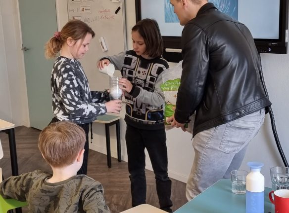 Tom Haze voor de klas